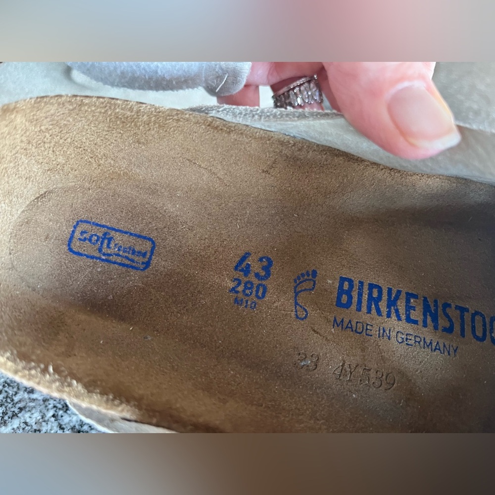 Birkenstock Boston soft footbed size 43 never worn outside/wax drop on right one - Picture 6 of 9